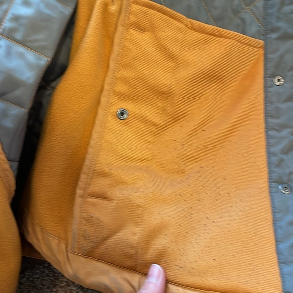 EUC Columbia Pilsner vest, tan/harvest gold, Small snap closure- w/o hood cord - Picture 4 of 4